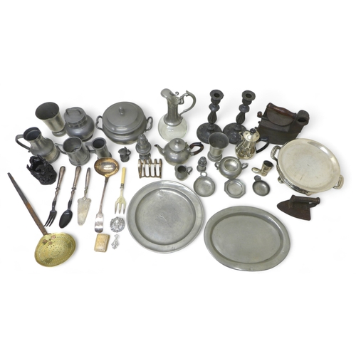 376 - A collection of metal wares, including pewter and silver plated items, a large brass pierced spoon, ... 