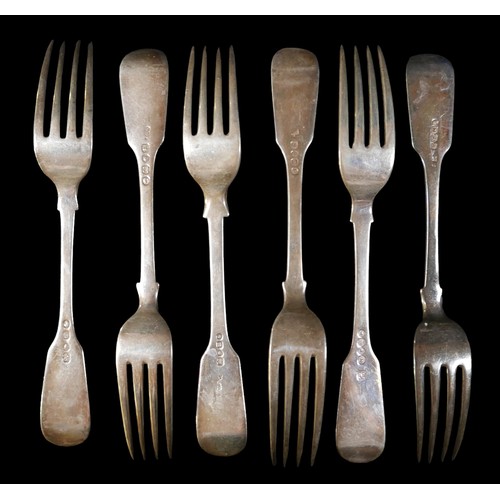 38 - A collection of assorted silver flatware, 1860g / 59.8toz. (35)