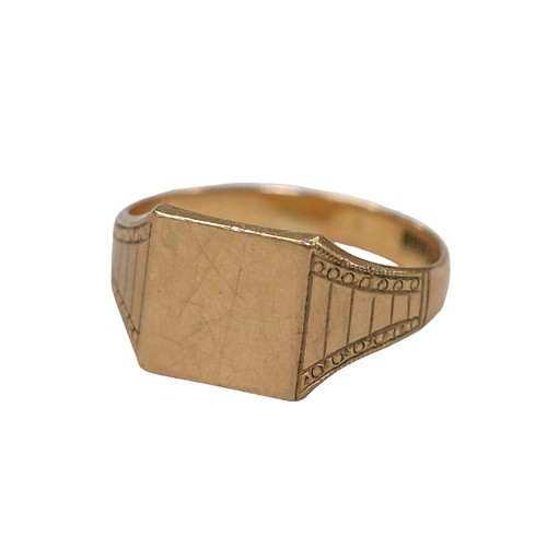 41 - A 9ct signet ring, size T, 4.4g,