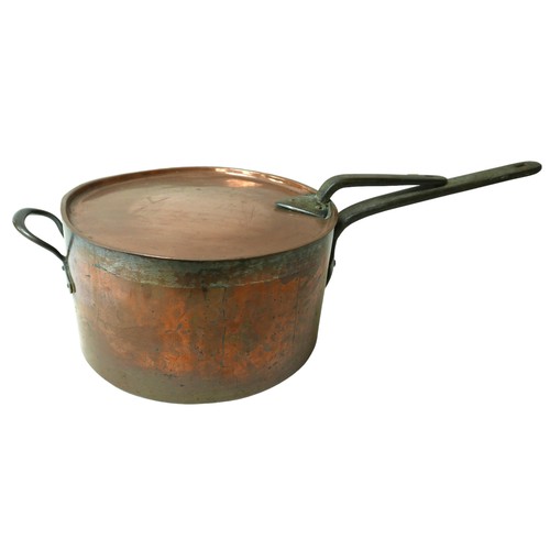 365 - A large 19th century country house copper and cast iron lidded cooking pan, 77 by 37 by 24cm high.