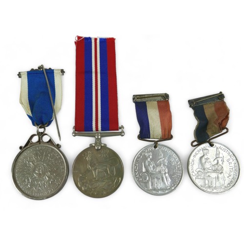 324 - Two WWll family medal groups Glider Pilot Regiment group to TPR C.GEEVES No 5830564 and his brother ... 