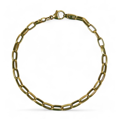 113 - A 9ct gold oval link bracelet with lobster clasp, 9.4g.