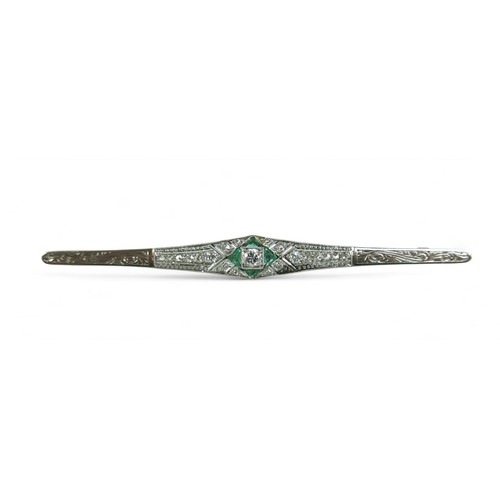 148 - An Art Deco diamond and emerald bar brooch, on 18ct gold and platinum setting, the central round cut... 