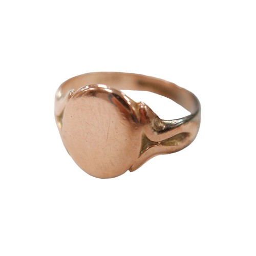 42 - A 9ct gold signet ring, size R, 4g.