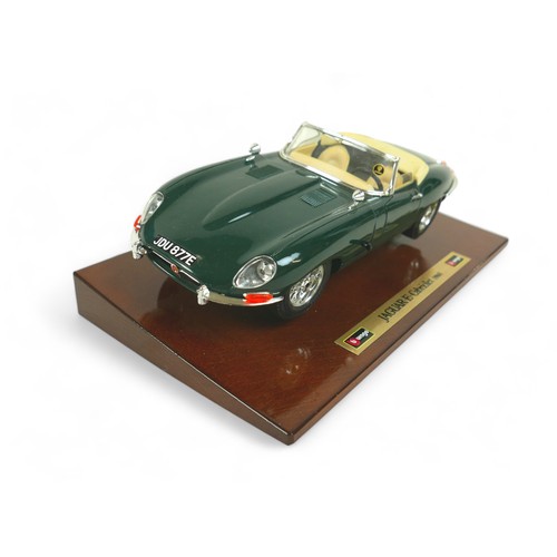 326 - A Bburago scale model car, Jaguar 'E' Cabriolet (1961), model 3516, in green with cream interior and... 