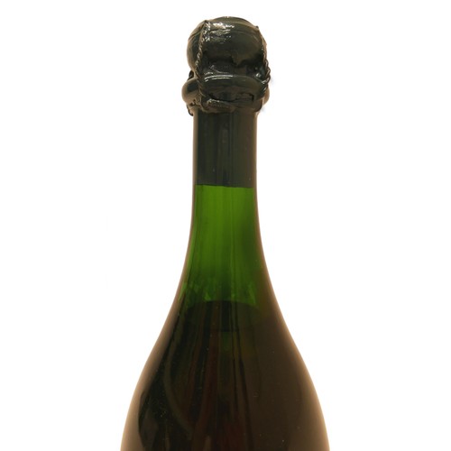 360 - Vintage Champagne: a bottle of Moet & Chandon Champagne, Cuvee Dom Perignon, Vintage 1961.