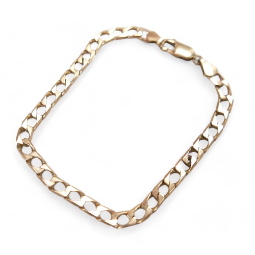 46 - A 9ct gold flat weave chain bracelet, 7g, 21cm long.