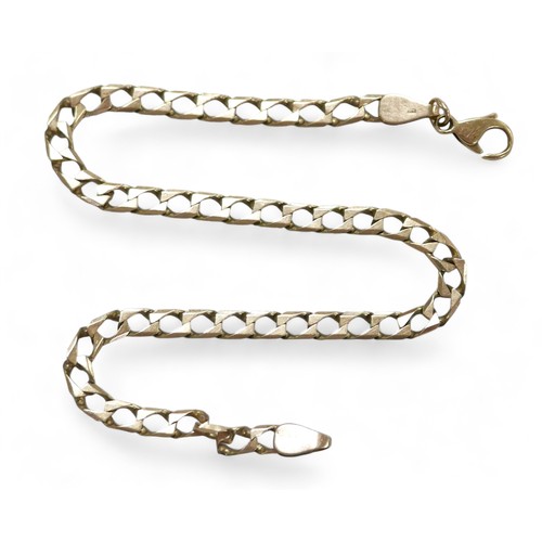 40 - A 9ct gold flat weave chain bracelet, 4.45g, 22.7cm long.