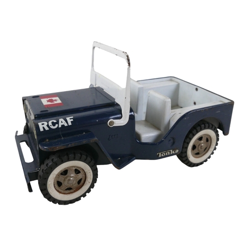 327 - A Tonka RCAF model jeep, tin plate and white plastic, in dark blue with Canadian flag to bonnet, 23.... 