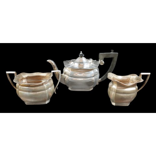 35 - A George V three piece silver tea set, Viner's Ltd, Sheffield 1933, total weight 46.5toz. (3)