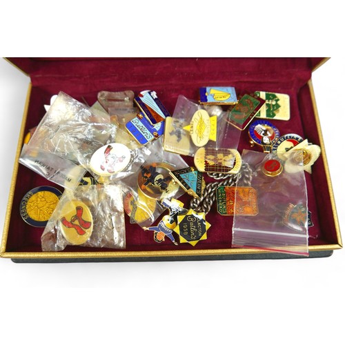 277 - A group of vintage Butlin's badges, in Butlin's Loyalty Club book box, badges ranging from 1940s-90s... 