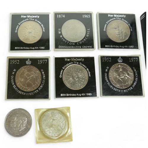 61 - A group of coins, including coin covers and commemorative crowns. (1 bag)