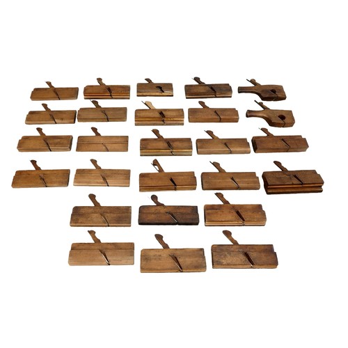 379 - A quantity of moulding planes. (1 box)