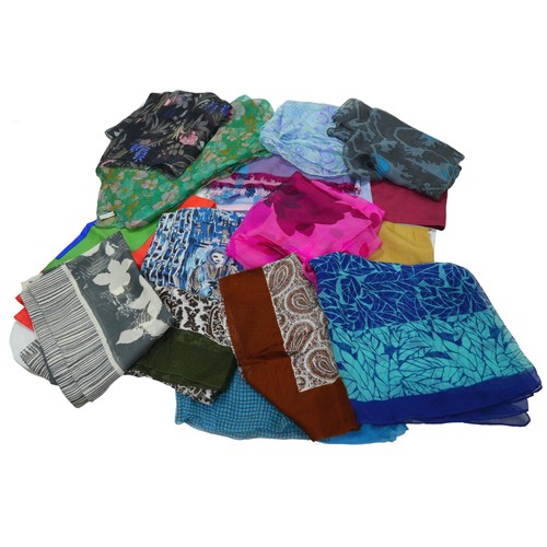 270 - Fifteen assorted retro square form scarves, some silk, some diaphanous. (1 bag)
Provenance: from the... 