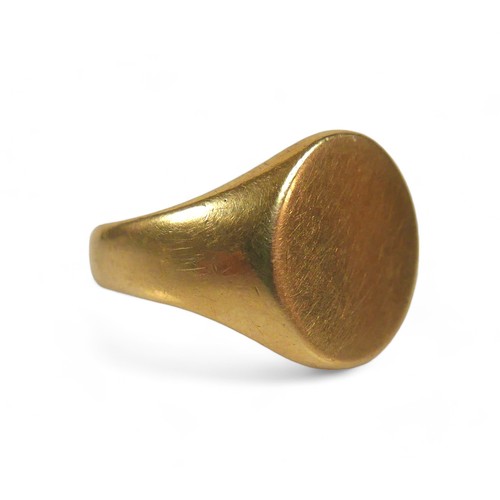 50 - A 9ct gold signet ring, size O/P, 9.3g,