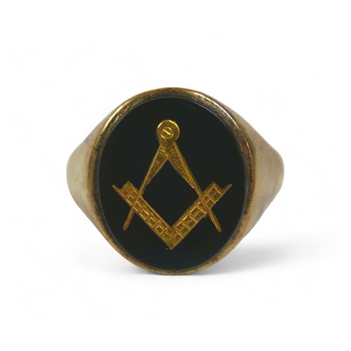 77 - A yellow metal gold Masonic signet ring, size S, 4.8g.