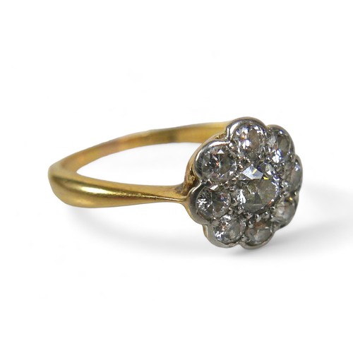 92 - An 18ct gold diamond daisy ring, the central round cut diamond 3mm diameter, surrounded by eight sma... 