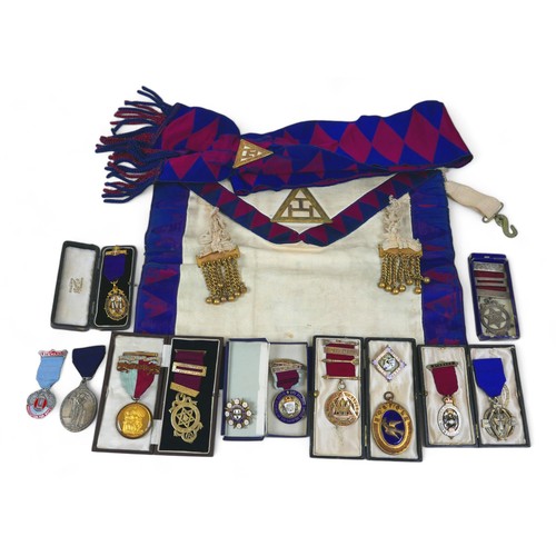 126 - A collection of Masonic silver gilt, gilt metal base metal jewels, badges including a Peace 1919 med... 