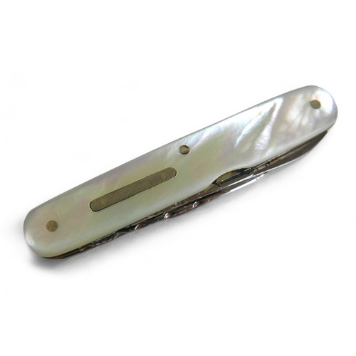 291 - A Stan Shaw four blade pen knife, with mother of pearl handle, 8cm.