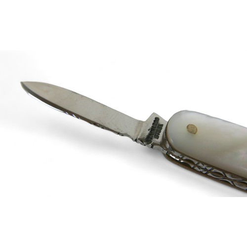 291 - A Stan Shaw four blade pen knife, with mother of pearl handle, 8cm.