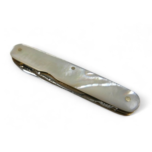 291 - A Stan Shaw four blade pen knife, with mother of pearl handle, 8cm.