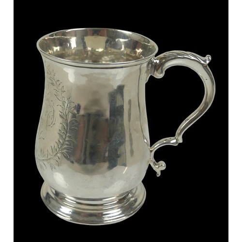 23 - A George III silver tankard, marks rubbed, possibly William Cripps, London, 9.5cm high, 5.34toz.