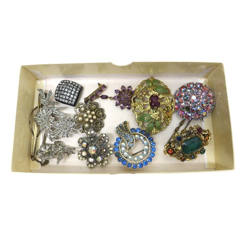 68 - A collection of costume jewellery, comprising brooches and necklaces. (1 box)