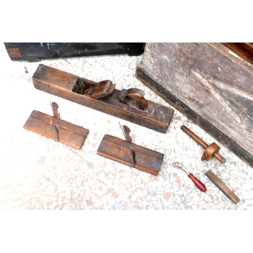 385 - Two wooden tool chests, the larger with two lift out trays, 92 by 46 by 45cm, the smaller 61 by 32 b... 