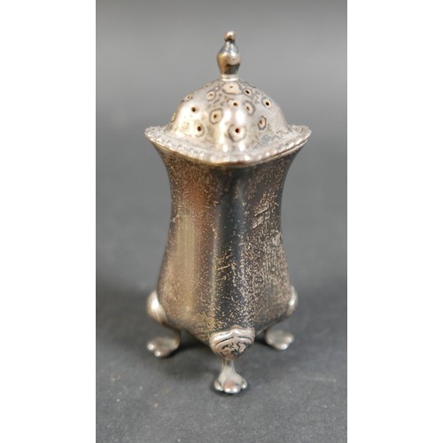 21 - A silver four piece cruet, pepperette 8cm high, and three silver mustard spoons, largest 11cm long, ... 