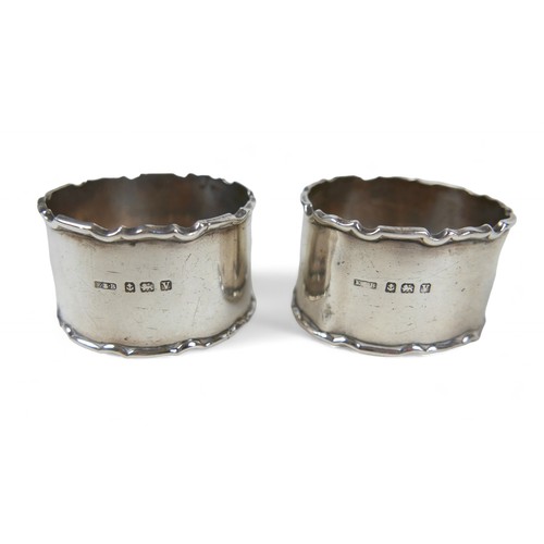 17 - A pair of silver napkin rings, ESB, Birmingham 1920, a Towle Sterling 1970 spoon, a three piece horn... 