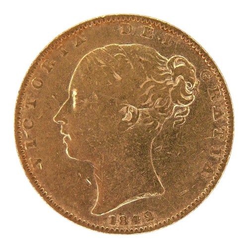 43 - A Victoria Young Head Shield Back gold sovereign, 1842.