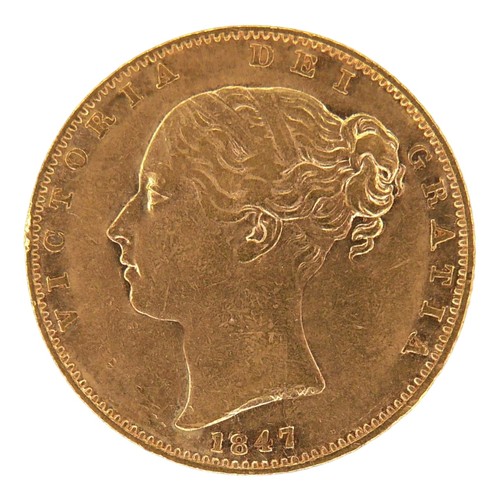 48 - A Victoria Young Head Shield Back gold sovereign, 1847.