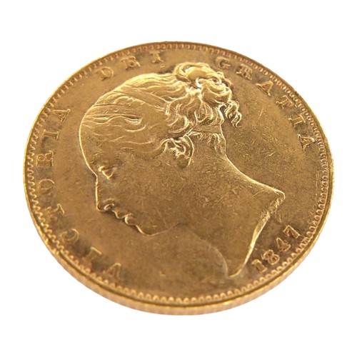 48 - A Victoria Young Head Shield Back gold sovereign, 1847.