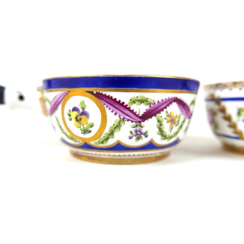 125 - An 18th century Sèvres porcelain saucepan, circa 1780, decorated with nine floral sprigs separated b... 