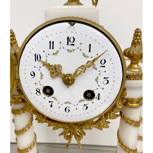 178 - A late 19th century French gilt bronze and alabaster mantel clock, Vincenti & Cie, Medaille D'Argent... 