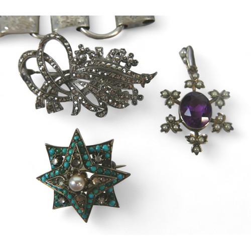 18 - Assorted silver and other jewellery, including an order of Good fellows jewel, and a gilt metal ring... 