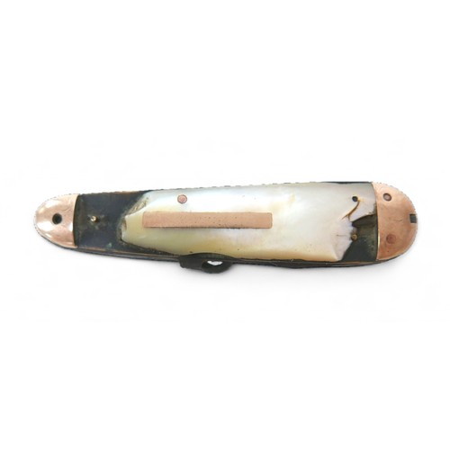 207 - A Stan Shaw style penknife, with yellow metal mounts and mother of pearl grip, 8.2cm long, a/f, toge... 