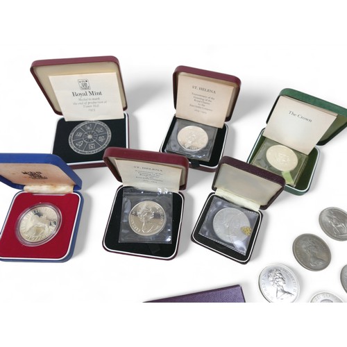 95 - A collection of coins, including eight boxed silver coins, approximately 190g, with other comparativ... 