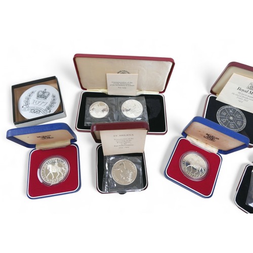 95 - A collection of coins, including eight boxed silver coins, approximately 190g, with other comparativ... 