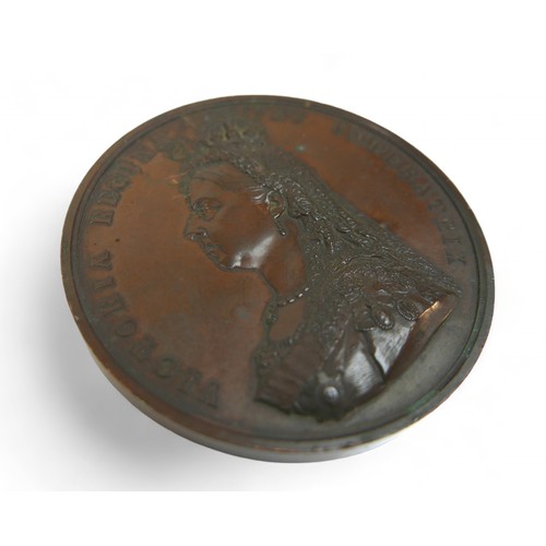 92 - A bronze Victoria commemorative token, 7.5 by 0.5cm.