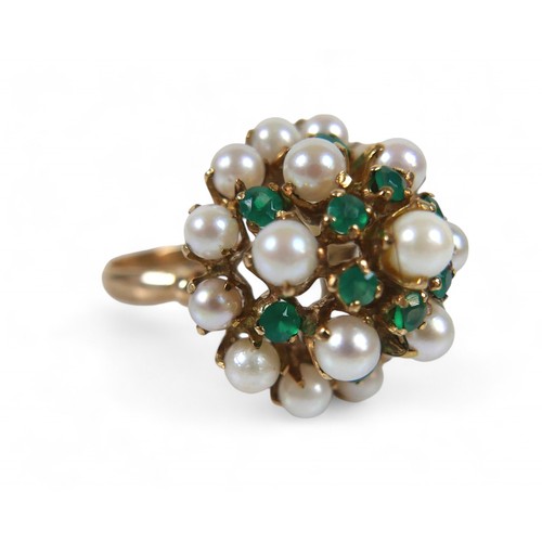 29 - A seed pearl and emerald cluster ring, ilegible markings on band but tests as approx. 14ct gold, siz... 