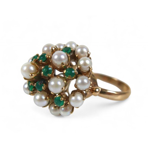 29 - A seed pearl and emerald cluster ring, ilegible markings on band but tests as approx. 14ct gold, siz... 