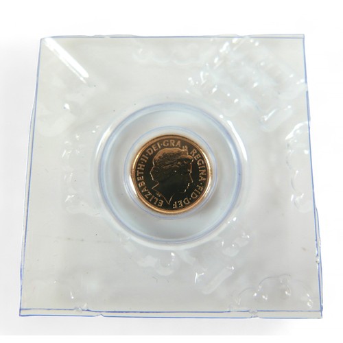 94 - An Elizabeth II gold quarter sovereign coin dated 2009.