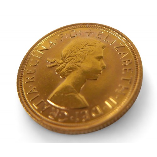 120 - An Elizabeth II gold sovereign, 1968.