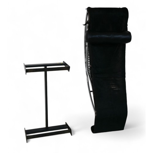 350 - A Cassina 'LC4' reclining chair, originally designed by Le Corbusier, Pierre Jeanneret, and Charlott... 