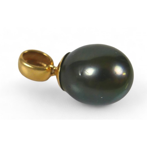 11 - A black pearl pendant with 18ct gold mount, approximately 11 by 11 by 12mm, 3.1g,  and other jewelle... 