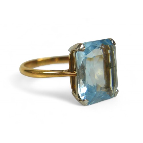 53 - An 18ct gold aquamarine ring, the emerald cut stone, 10 by12mm, size M, 3.2g.