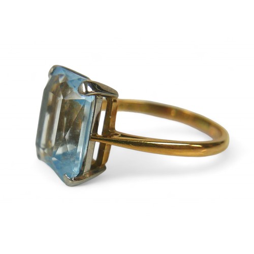 53 - An 18ct gold aquamarine ring, the emerald cut stone, 10 by12mm, size M, 3.2g.