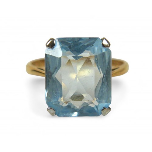 53 - An 18ct gold aquamarine ring, the emerald cut stone, 10 by12mm, size M, 3.2g.