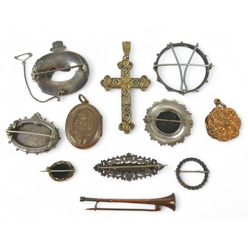 16 - A collection of silver and gilt jewellery, including  three silver brooches, (one just a mount), 0.6... 